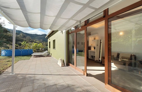 Tegueste Apartment | Vacation Apartment 'Casa Lomo El Aire Sterlizia' with Sea View, Shared Pool and Wi-Fi