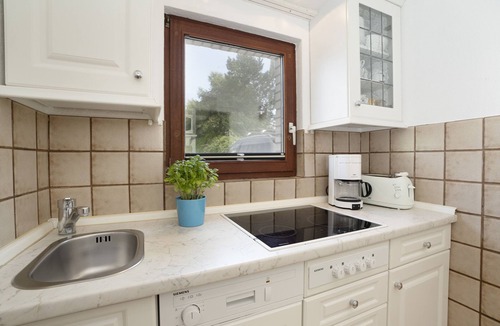 Lensterstrand Apartment | Vacation bungalow with terrace at Zwergenweg 2a in Grömitz-Lensterstrand