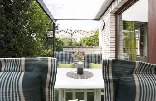 Lensterstrand Apartment | Vacation bungalow with terrace at Zwergenweg 2a in Grömitz-Lensterstrand