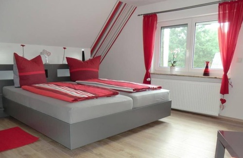 Groven House | Vacation home Am alten Deich - with sauna and garden for 8 people, dogs welcome