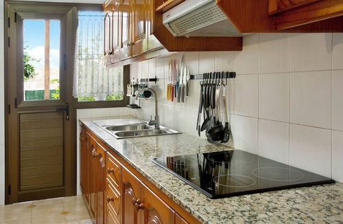 La Solana Villa | Vacation Home "Casa Juani" with Mountain View, Pool, Wi-Fi, Terraces & Garden