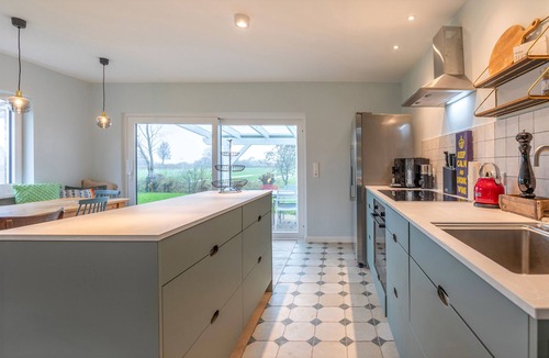 Toenning House | Vacation home Deichglück in Tönning for up to 8 people