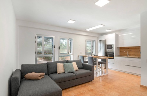 Sardina Apartment | Vacation 'S Q Playa De Sardina' with Mountain View, Shared Pool and Wi-Fi