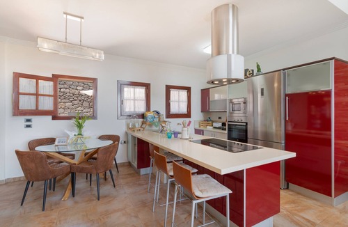 Las Lagunetas Villa | Vacation Villa 'Mogaren Naturaleza Y Relax' with Mountain View, Wi-Fi and Air Conditioning