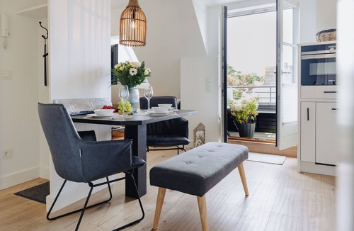 Tinnum Apartment | Verwöhnung und Behaglichkeit: Ihr Privates Refugium für bis zu 4 Personen