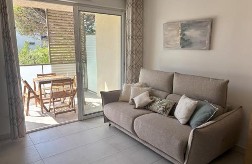 Vias Apartment | Very comfortable air-conditioned 2 rooms with direct beach access and a free parking