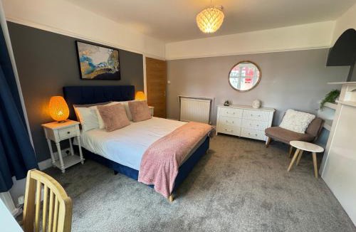 Dudley Villa | Very Large Central Property