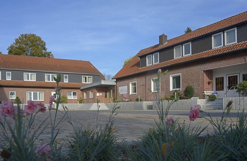 Eicklingen Apartment | Very spacious apartment in the hotel building