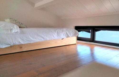 Laracha Apartment | Vila Mariña. Casa marinera con terraza sobre el mar en Caión