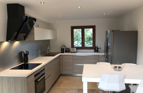 Sevrier House | Villa 200 m from Lake Annecy with terrace and parking