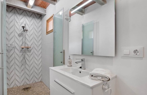 Ermita Villa | Villa 'Anna' with Mountain View, Wi-Fi and Air Conditioning