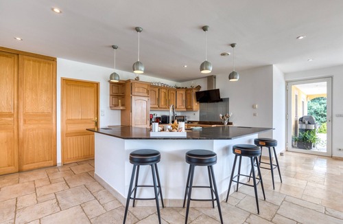 Bellegarde House | Villa 'Aux Portes De La Camargue' with Private Pool, Private Garden and Wi-Fi