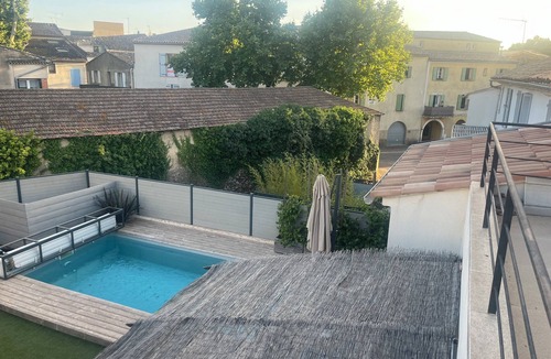 Lambesc Villa | Villa Avec Piscine en Centre de Village Provencal