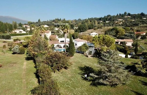 Le Plan-de-Grasse Villa | Villa avec piscine ,tennis et chambres climatisés