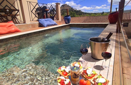 Montseret Villa | VILLA BELLEVUE/BALNEO/WITH POOL/AIR CONDITIONING