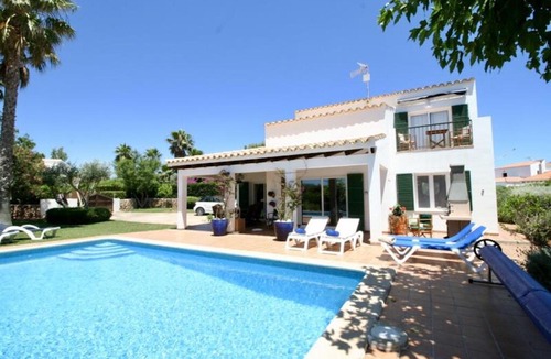 Binisafua Villa | Villa by the sea with pool: charme and comfort