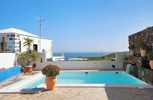 Guatiza Villa | Villa "Casa Golondrina" with Sea View, Private Pool & Wi-Fi
