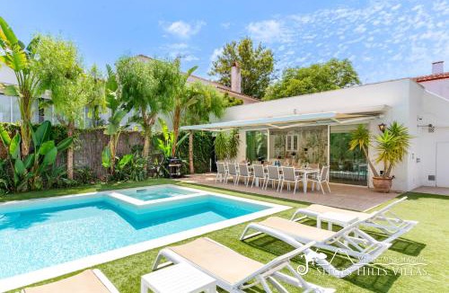 Sitges Villa | Villa De Los Leones in heart of Sitges by Beach and Town with A/C and Games