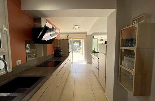 Lambesc House | Villa des Pins, beautiful family home, near Aix en Provence, 8 people