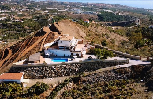 Velez-Malaga Villa | Villa el Palomar Azul. Holiday home with pool, sea and mountain view.