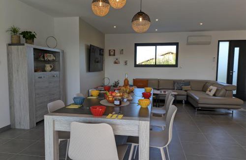 Joyeuse Villa | Villa Floria Neuve avec Piscine Privée Chauffée en Sud Ardèche