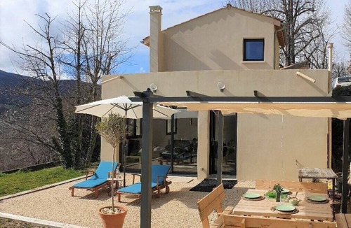 Dieulefit Villa | Villa in Dieulefit in Drome Provençale with views of nature and mountains