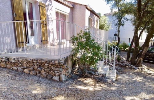Mejannes-le-Clap Villa | Villa on a wooded plot opposite with jacuzzi in a veranda facing the forest