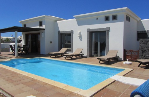 Montana Roja Villa | Villa On Frontline Of La Goleta With Private Heated Pool and free wi-fi