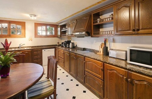 Alcudia Villa | Villa "Oscols" with Sea View, Mountain View, Pool, Jacuzzi, Wi-Fi, A/C, Balcony, Terrace & Garden