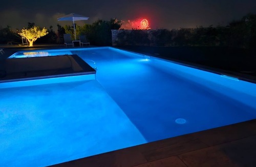 Garrigues Villa | Villa signature pool jacuzzi