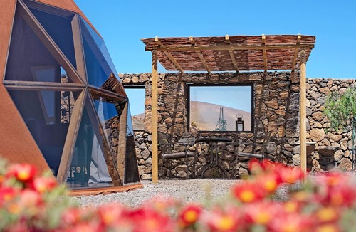 Guatiza Villa | Villa Tara Domo surrounded by volcanic landscape, with sea view & Wi-Fi
