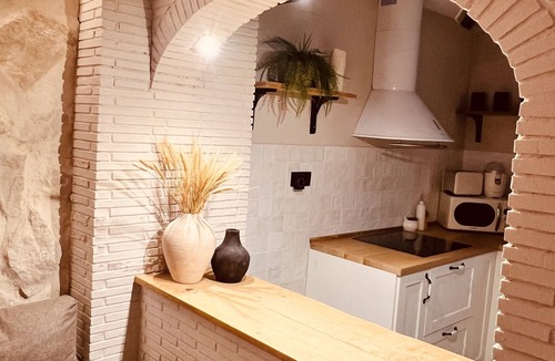 Requena Villa | Villa 'Valeria, Casa Cueva 1748' with Private Terrace, Wi-Fi and Air Conditioning