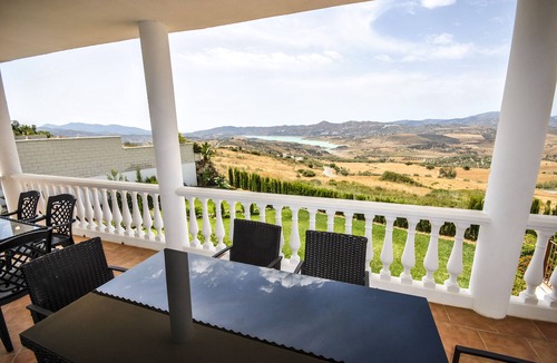 Periana Villa | VILLA WITH LAKE VIEWS, PRIVATE POOL & PARKING 30 MIN FROM THE BEACH