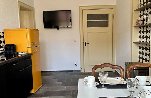 Burg Apartment | VillaKrocker - Elbe cycle path meets wall artwork