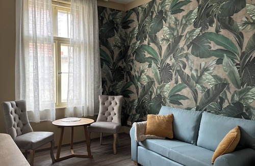 Burg Apartment | VillaKrocker - Elbe cycle path meets wall artwork