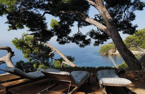 Ensues-la-Redonne Villa | Waterfront, sleeps 8, direct access to the sea in 1 min.