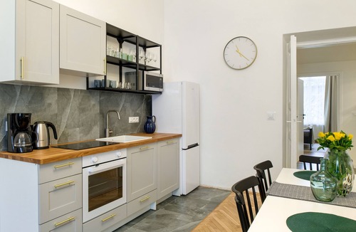 City Centre Apartment | WAWELOVE spacious 3 bedroom apt 1 min to Main Sqare!