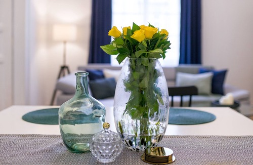 City Centre Apartment | WAWELOVE spacious 3 bedroom apt 1 min to Main Sqare!