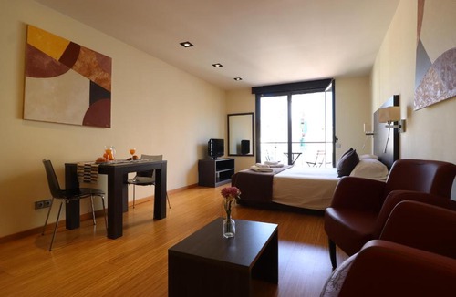 La Sagrada Familia Apartment | Weflating Modern Diagonal