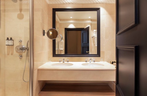 Champs-Elysees Hotel | West End Hotel