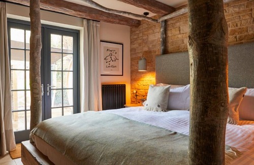 Ampney Crucis Hotel | Wild Thyme & Honey