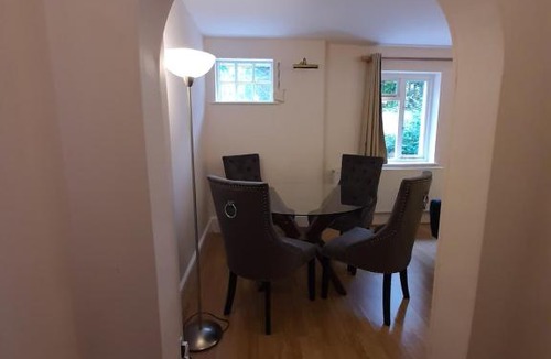 Wokingham Apartment | Wokingham - Central 2 beds home with parking