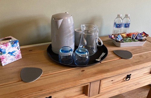 Wool Apartment | Wonderful accommodation with double bedroom en-suite shower, lounge and WiFi