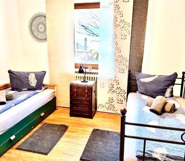 Gundersheim Apartment | Workers Lodge für 4-14 Pers, Parkplatz, Wlan, Einzelbetten