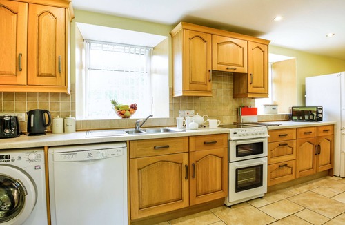 Bryn-crug House | Y BWTHYN, pet friendly, with a garden in Bryncrug