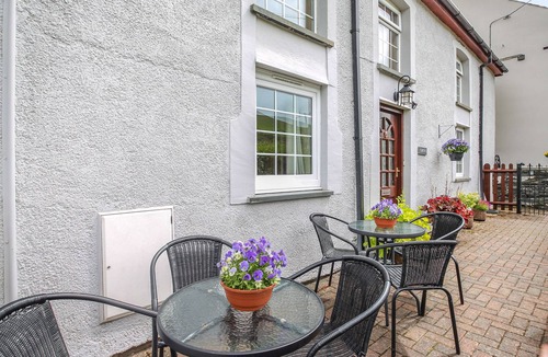 Bryn-crug House | Y BWTHYN, pet friendly, with a garden in Bryncrug