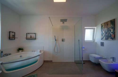 Schafhof Apartment | Yello Homes Suite - Dream Loft - Jacquzzi - bis zu 10 Gäste