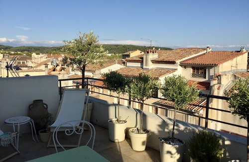 Aix-en-Provence Historic Centre Apartment | YOU CAN HAVE IT ALL ! A/C, BEST LOCATION, AMAZING VIEW, TERRACE,PARKING!