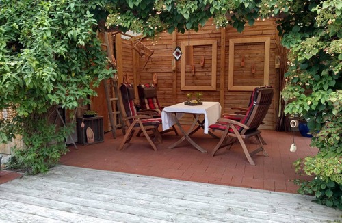 Luckau Apartment | You will find a peaceful idyll and relaxation here in the Apartment-Feldsteingarten.