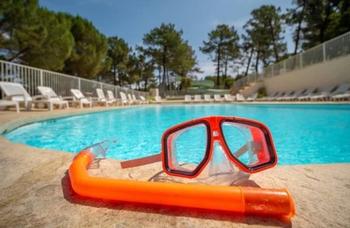 Mondragon House | ZEcamping 3 étoiles animé piscine chauffée locatif TV BBQ clim 24m2